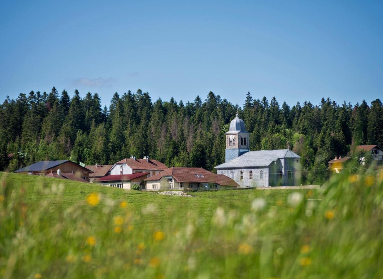 Les Loges Du Jura 4 Etoiles Leilighet Nanchez Eksteriør bilde